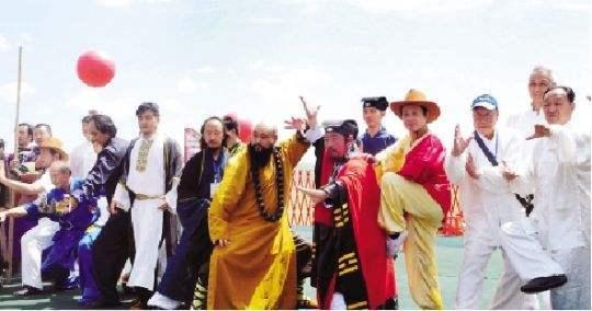 咏春挑战当代格斗要打裸拳,结果10秒被胖揍20余拳惨遭KO