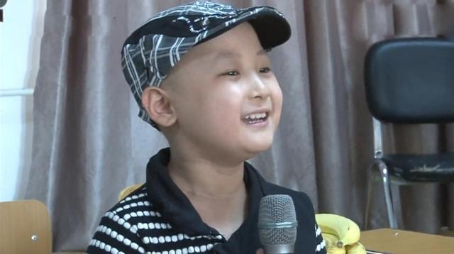 可悲的邓鸣贺:6岁爆红8岁去世,患病登春晚,他的结局谁买单?