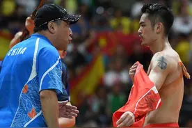 林丹宣布退役！20年生涯争议不断，此生有负妻子谢杏芳图片