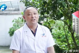他学着父亲的样子治病救人 | 全省优秀乡村医生展播：胡如刚图片