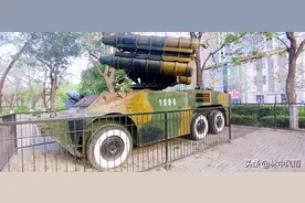 沈阳八一公园与众不同，里面有坦克和飞机，边游园边看展览图片