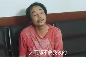 《炊事班》小毛19年后大变样，不修边幅演无赖，油腻沧桑难认出图片