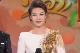 百位主持齐聚央视合唱！李梓萌1米75太显眼，颜值高艳压众人图片