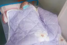 广东一单亲爸爸病危，11岁孩子担重任全程陪护：我还想看他上大学图片