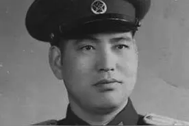 副师长是中校，参谋长是上校，授衔等级体现180师干部的功过图片