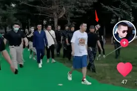 明星出行又搞大牌，你们高高在上的样子，真不让人待见图片