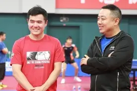 国乒飞抵目的地！刘国正一行先到休斯敦，日本队入住丹羽孝希握拳图片