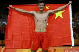 谌龙的故事：早在14年就成国羽一哥，却总被网友看衰，老婆太漂亮图片
