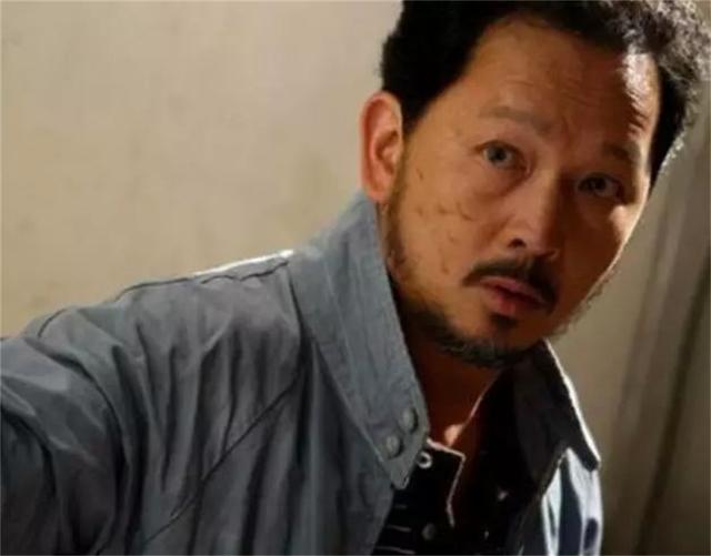 定档跨年夜的《反贪风暴5》成廖启智遗作，谢天华番位暗藏玄机