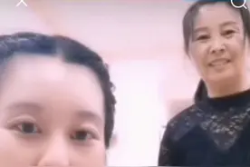 看田静直播，网友：许妈很幸运，有个懂事的儿媳妇图片