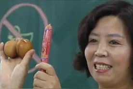 高三班主任妻子每周给学生送茶叶蛋，最后一堂晚自习终于见面了图片
