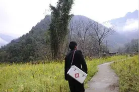 “大学生村医享受村官待遇”能破解留人难题吗图片