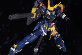 机战30：原创主角机凶鸟30模型实物详解 可手动解除封印的晓击霸图片