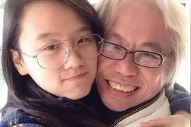 相伴7年的“爷孙恋”，给父母们上了生动的一课图片