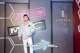 连续两年在颁奖典礼闪耀全场的王以太，这次当起了潮流夜店的老板图片