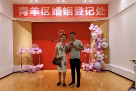 30岁小伙娶56岁成都大妈，婚后妻子主动去医院做试管婴儿，跨越世俗眼光的爱情图片