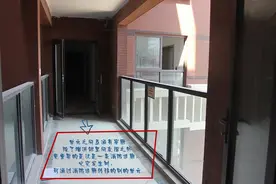 两梯四户连廊房，中间两户都是我的，物业凭啥不让我封中间走廊？图片