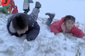 记录片《小人国》：我们所追求的高教育不能以剥夺孩子自由为代价图片