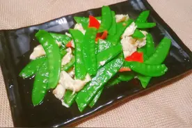 1个鸡蛋1把荷兰豆1颗红椒，让你吃出五星级的感觉图片