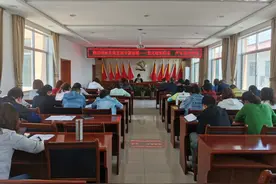 坚定理想信念   严守党纪党规   ——柳泉镇机关支部开展专题党课图片