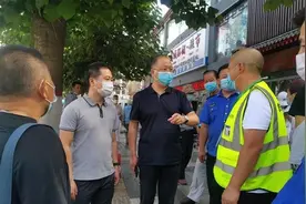 城市烟火 激活地摊经济 莲湖城管来助力图片