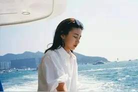 16岁汪峰大女儿好美艳！身材不输超模妈妈，耳环镶钻好有名媛范图片
