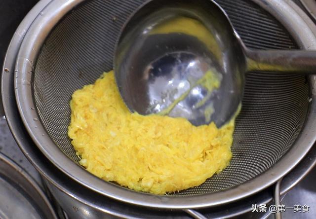 “蛋炒饭”家常做法，这几个技巧很关键，米饭金黄松散，粒粒分明