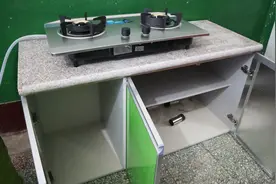 农村小伙给奶奶买了台煤气灶，管送管安装花了790元，买的值吗？视频封面