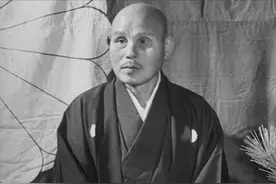 1945年日本老头骂裕仁篡位，自称正统天皇，东京法院：法律管不了图片