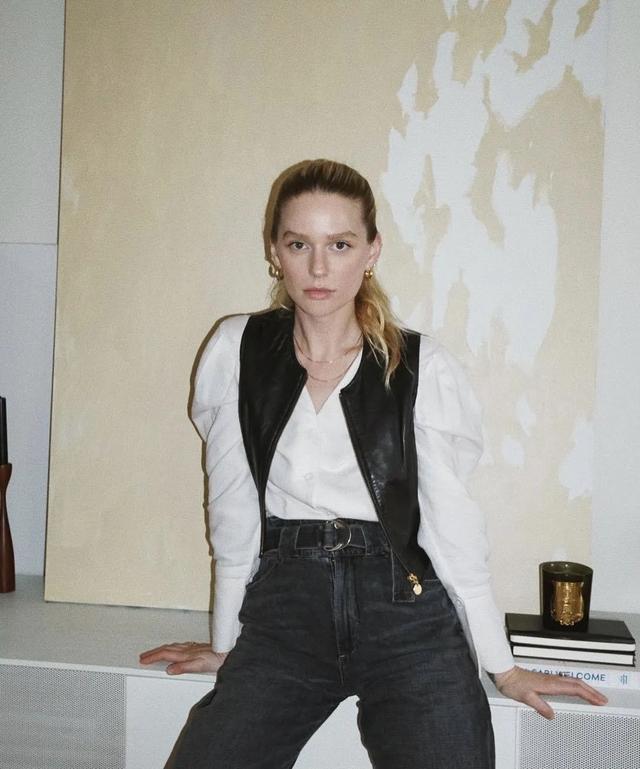 女明星秋季撞衫的第一件单品，我再也不说它鸡肋了