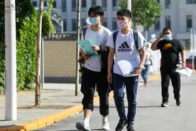 “复读”VS“先上二本再考研”，哪个更划算？听听过来人怎么说图片