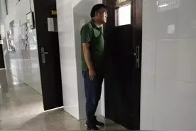 教师后门的玻璃窗的自述图片