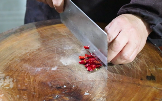 原来炒白菜也有窍门，加一点调汁，简单一做，比吃肉还过瘾