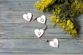 女人和多年前的情人重遇，会重燃旧爱吗？图片