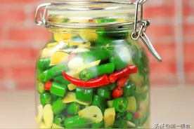 泡辣椒很多人第一步就做错了，难怪保存时间短，厨师长教你如何做图片
