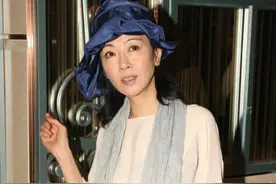 自然老去的袁洁莹太美了，虽然年过半百，无修图看着还是很自然图片