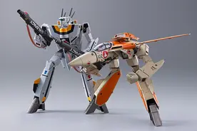 万代 DX超合金《超时空要塞》VF-1D 女武神＆特技机图片