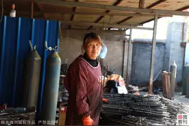 女子为救丈夫每天干16小时搬200捆钢筋：我不拼命丈夫就没命图片