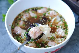 馄饨汤这么调，简单好味道，几种调料，开水一冲，比骨头汤还鲜图片