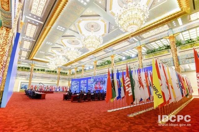 揭秘：政党峰会上的旗阵为何这么亮眼？