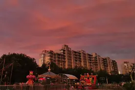 学生被老师罚站，家长闹事，校长批评老师并要求检讨合理吗？图片