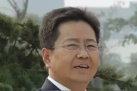 帮哥哥赚几百亿之后，哥哥大方分100亿给他，兄弟成山东的新首富图片