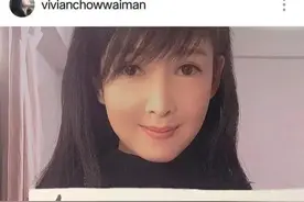 53岁周慧敏晒宅家自拍，大眼睛像漫画少女，连皱纹都看不见图片