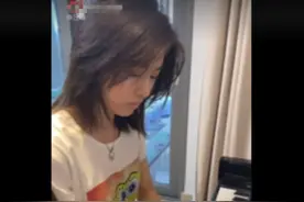 汪峰16岁大女儿气质优雅，弹钢琴给章子怡庆生图片