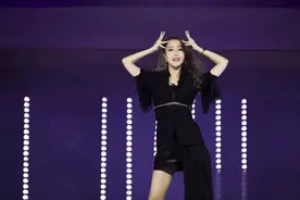 乘风破浪的姐姐白冰，健身的人就是有非同寻常的健康美与气质图片