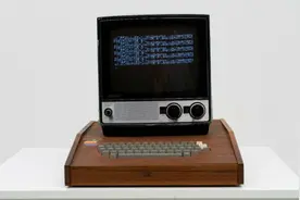 Apple-1电脑卖天价！乔布斯1976 年亲手制作图片