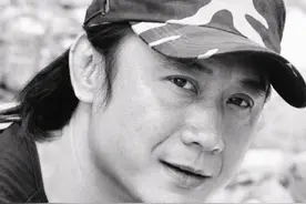 成龙悼念成家班成员，他是神奇女侠的动作指导，痴迷中国功夫多年图片