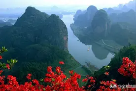 浙江杭州市有一个县，拥有1条高速和1条高铁，县城建在河谷平原中图片