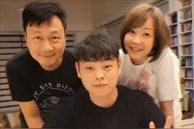 黎耀祥二婚妻晒照为儿庆生！24岁独子五官清秀，被曝休学现居内地图片