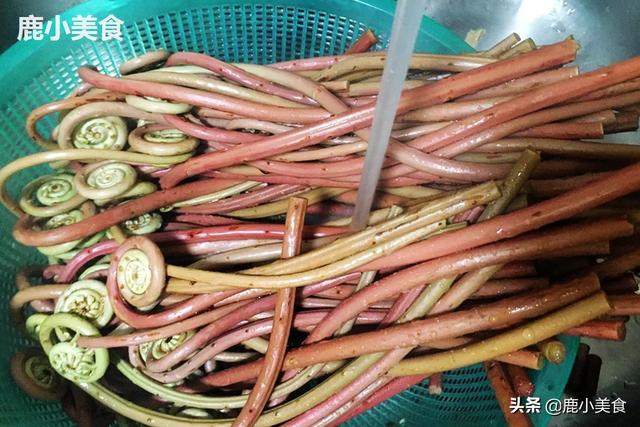 5月此野菜别忘吃，含“18种”氨基酸，简单炒，比菠菜鲜嫩下饭